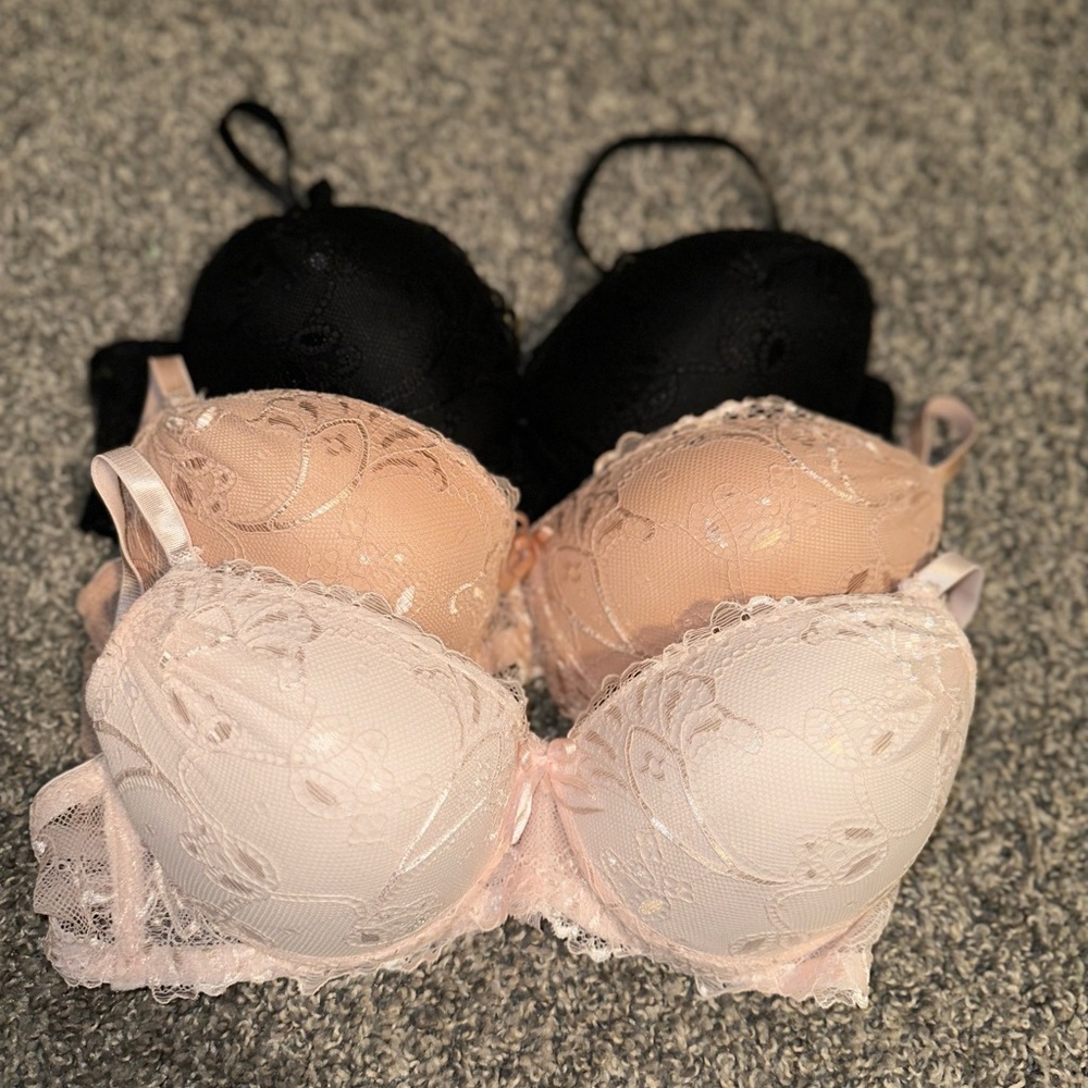 Lot of Women’s push-up bras